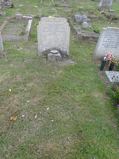 Hollands grave